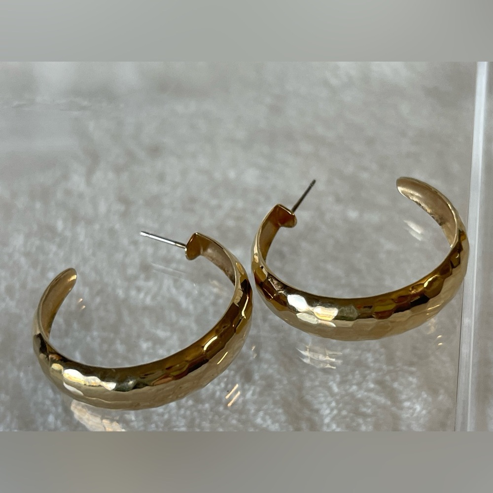Vintage gold tone, hammered hoop earrings 80’s elegant - Picture 8 of 10